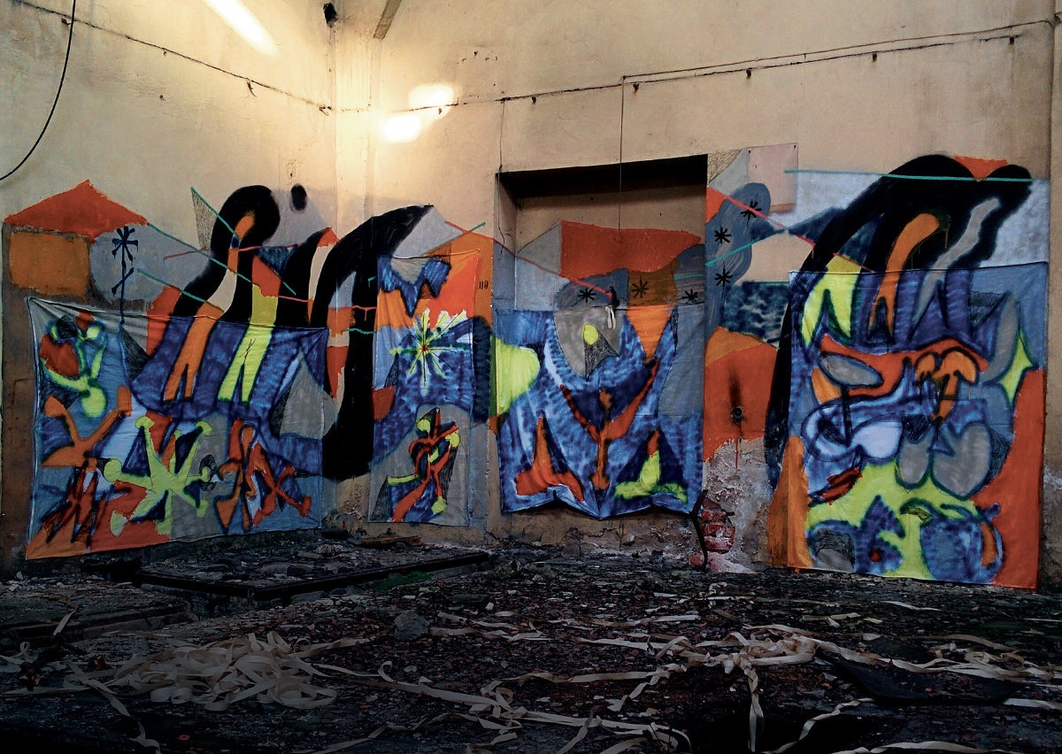 MOTION OF GRAFFSCAPES Urban Alchemist | acrylic , wax crayon on canvas | 325 x 255 cm | 2019
